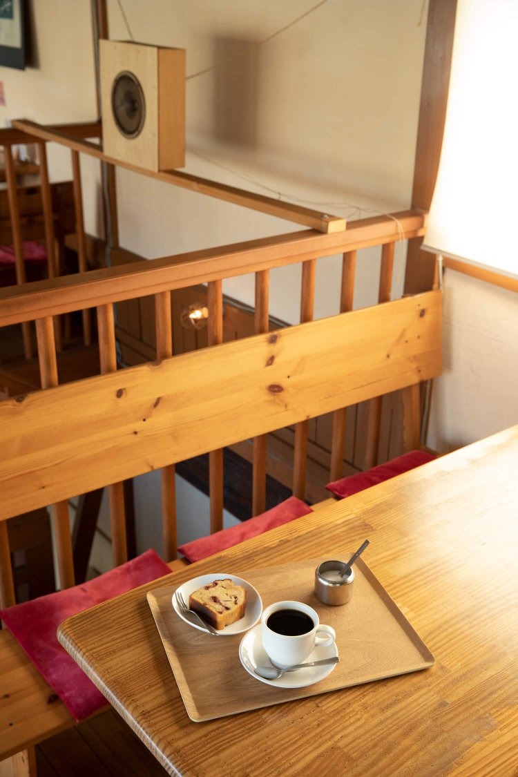 コーヒー400円とパウンドケーキ420円。