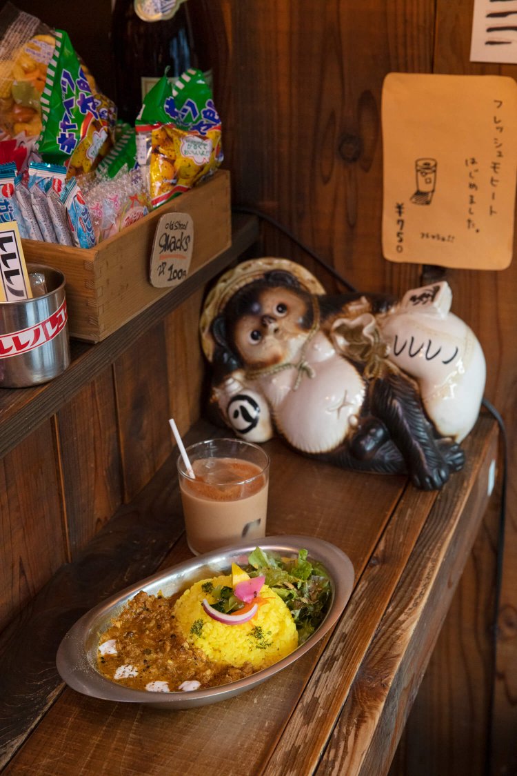 花椒が効いた新しいキーマカレーとアイスチャイのセット1100円。