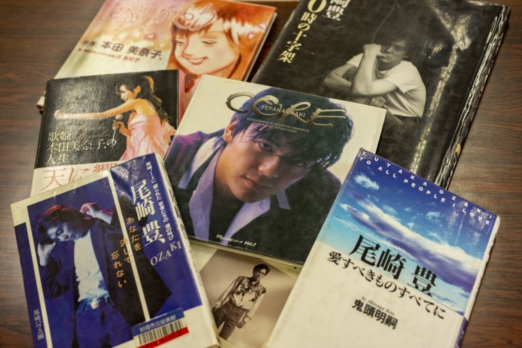 尾崎豊の関連書は小説、全詩集まで幅広く揃う