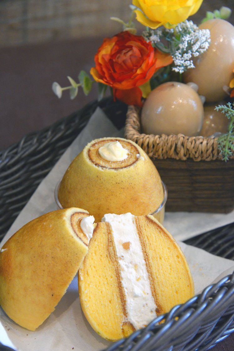 卵形バウムクーヘン。プレーン、ゆずなど各種あり530円〜。