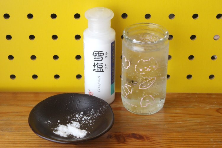 雪塩(日本 宮古島)。粒子の細かいパウダータイプ。