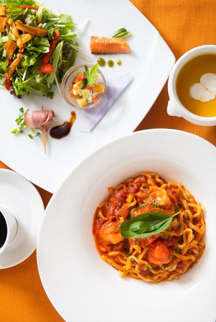 8種類のパスタから選べる新倉うどんパスタランチコース1800円～。