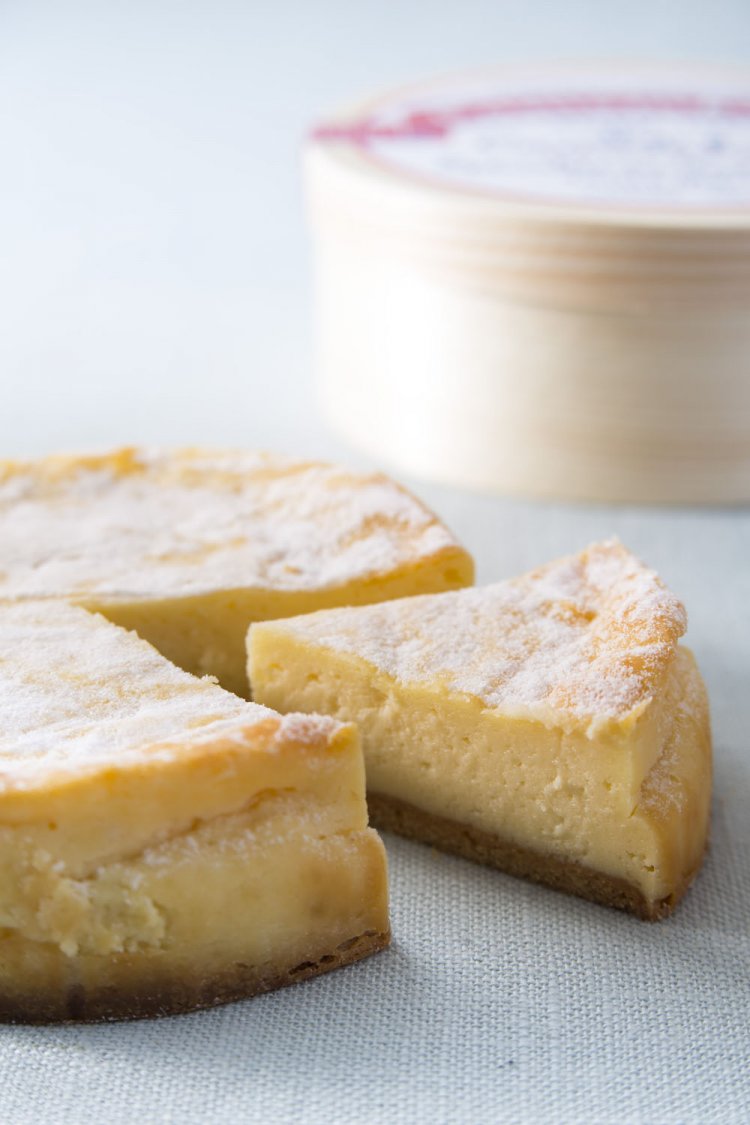 カマンベールチーズケーキ12cmホール2851円。