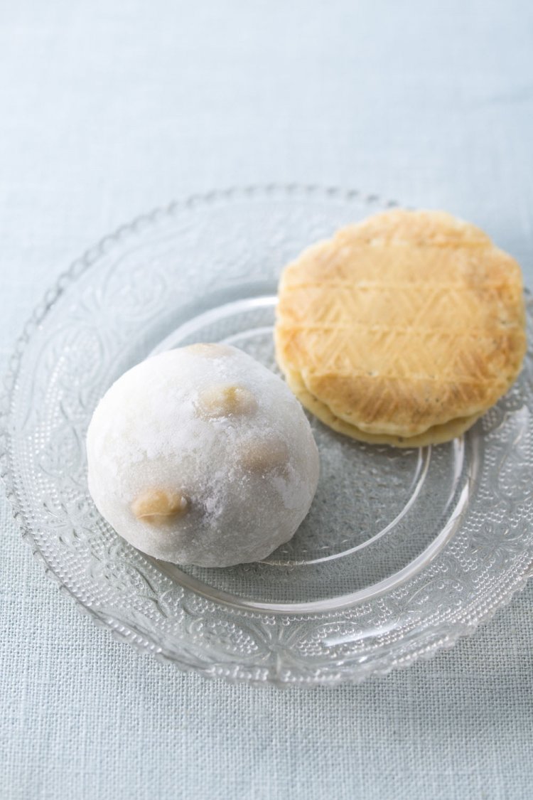 豆大福240円&神田のかの字180円。