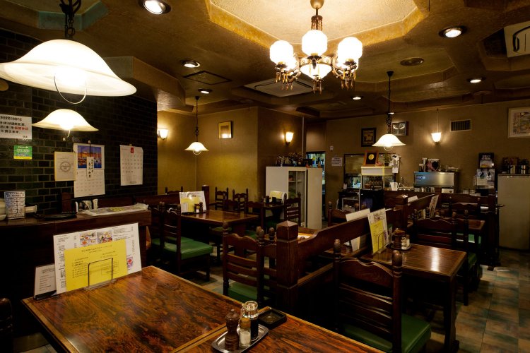 落ち着いた照明で居心地◎。