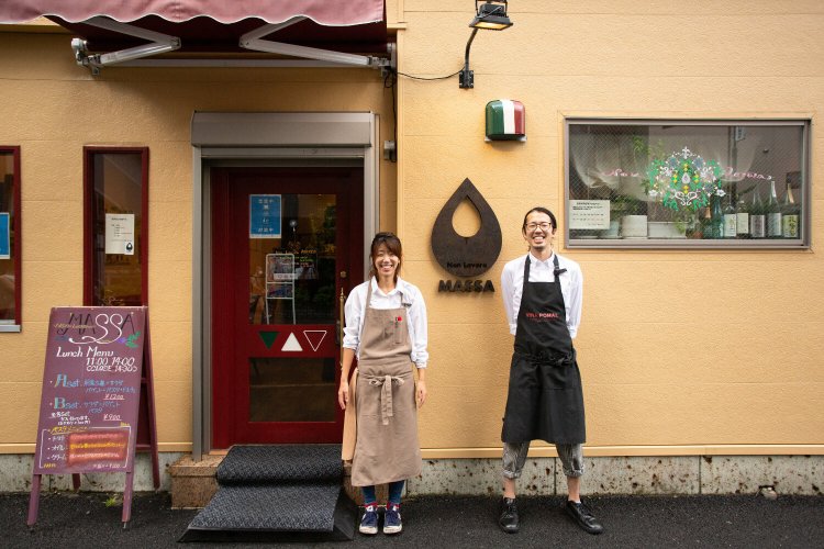 雨宮さんと姉の里美さん。