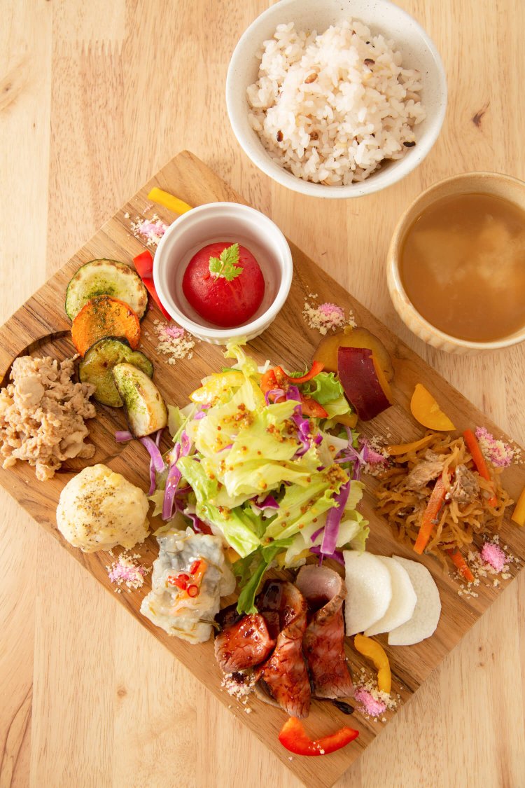 贅沢プレート1500円。