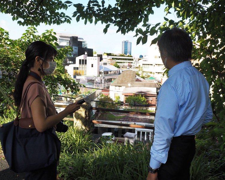 地図【A】地点から東方向の千日谷を見下ろす（編集部注）。