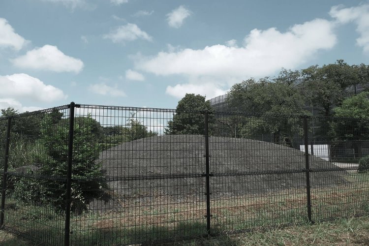 大沢2号掩体壕を後ろ側から。