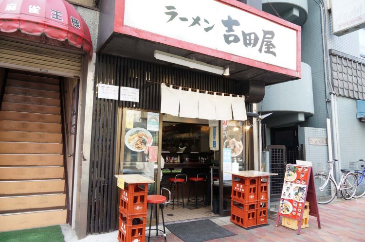 森下駅にほど近く清澄通り沿いに立つ。