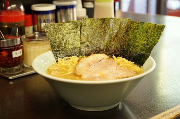 厚みもある自家製チャーシューがおいしいラーメン（並）750円。