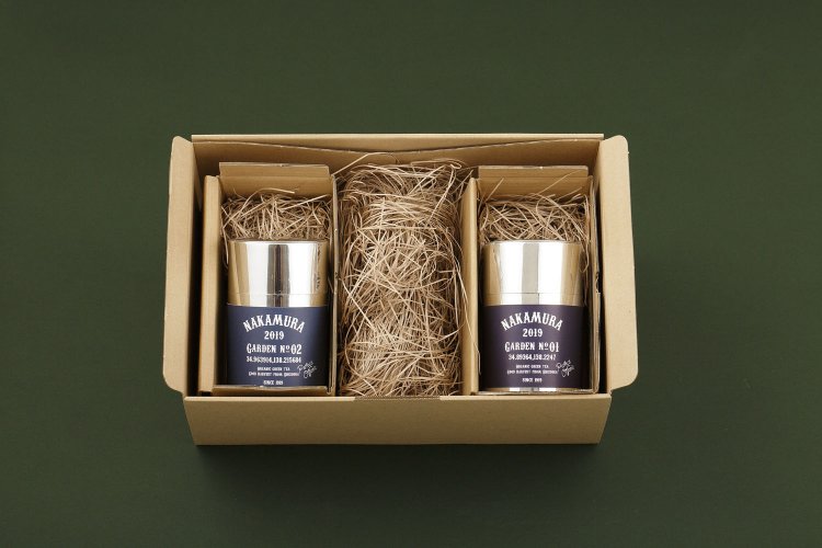 No.01 3348円、NO.02 2160円（各100ｇ）。洒落たデザインはオシャレなあの人に。