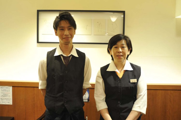 近江さんとスタッフの須崎祐太さん。