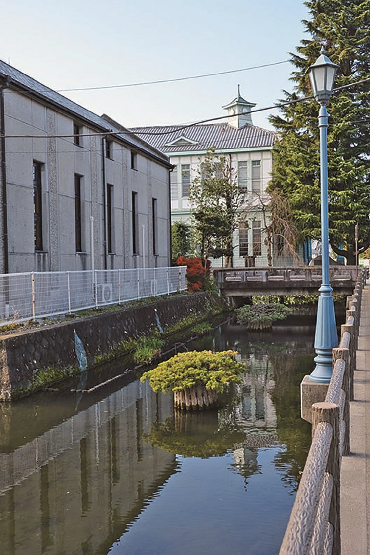 明治6年（1873）、栃木県の県庁所在地になった際に造られた県庁跡地に堀だけが県庁堀として残る。県庁は明治16年に宇都宮に移転。
