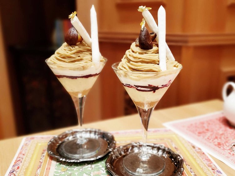 モンブランパフェ2640円。