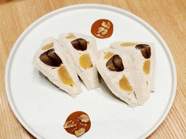 マロンサンド1320円。