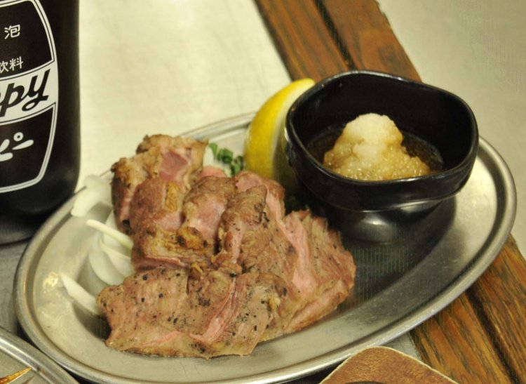 はらみ一本焼は、特製ダレにつけ込んでから焼いているので、そのままでもうまい。