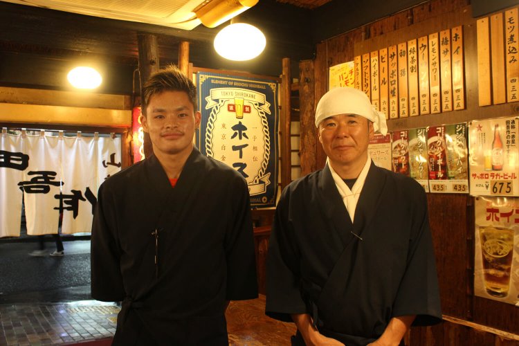 左から、松坂さんの息子さん、2代目店主の松坂さん。