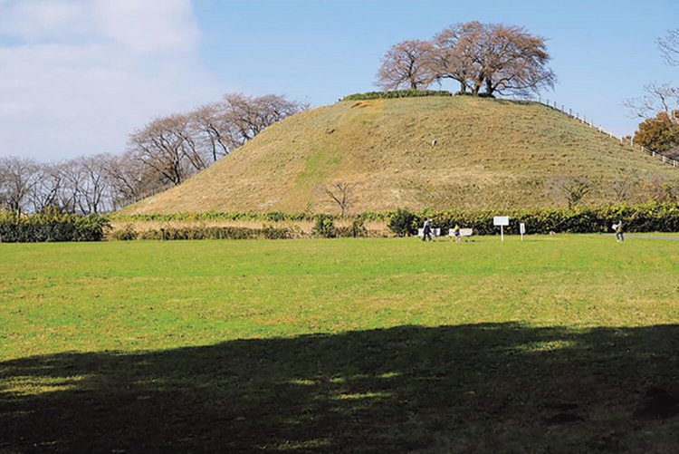 丸墓山古墳は直径105mで、日本最大級の円墳。