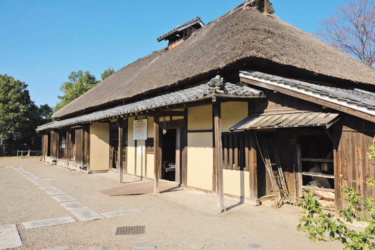 埼玉県幸手市から古墳公園内に移築された旧遠藤家の住宅。江戸時代末期に建てられた稲作農家。
