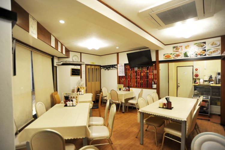 2階にはテーブル席と個室があり、グループでの利用はこちらになる。