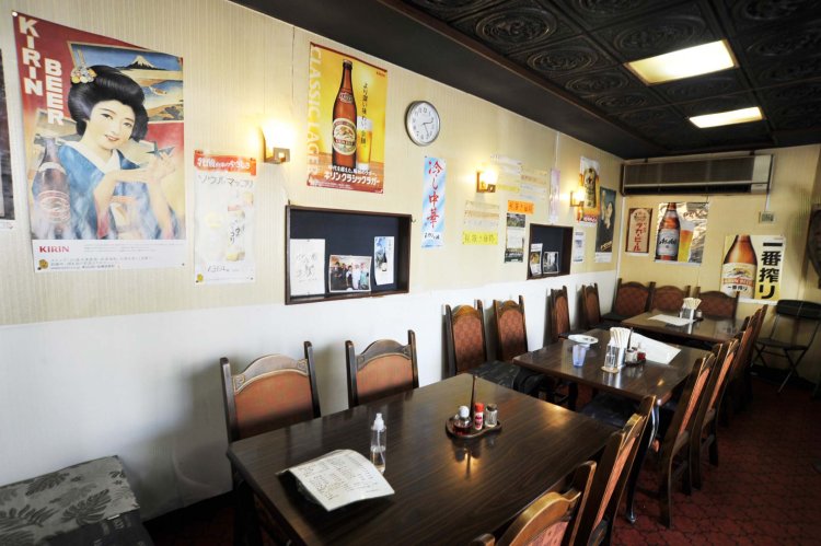 ランチタイムは2階席も埋まることが多い。