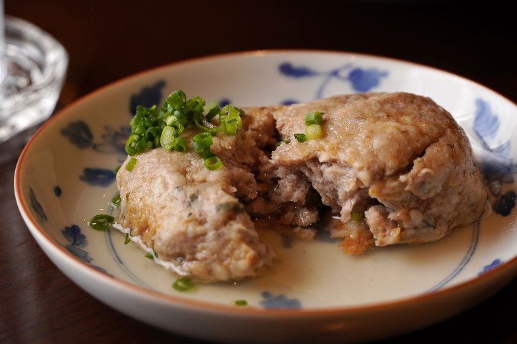  自家製の鰯つみれ。ふんわりやわらかく、大きさも十分。 