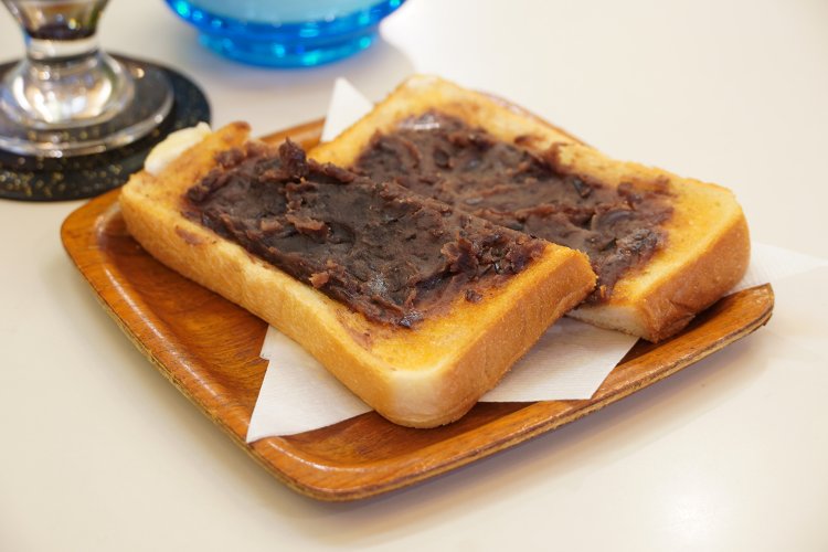 小倉トースト250円。軽食やおやつにもぴったり。 