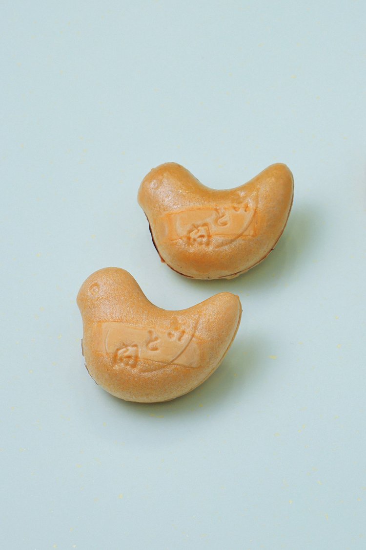 こととい最中（小豆餡・白餡）1個320円。