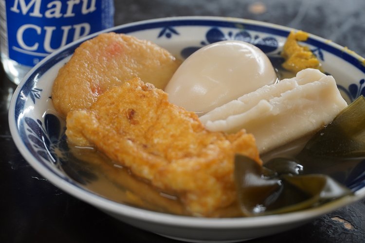 おでんセット850円。日本酒付きでこの値段は安い！