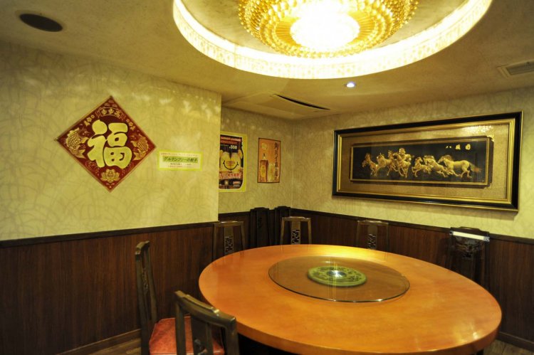 ファミリーやグループでの利用に最適な個室もある。