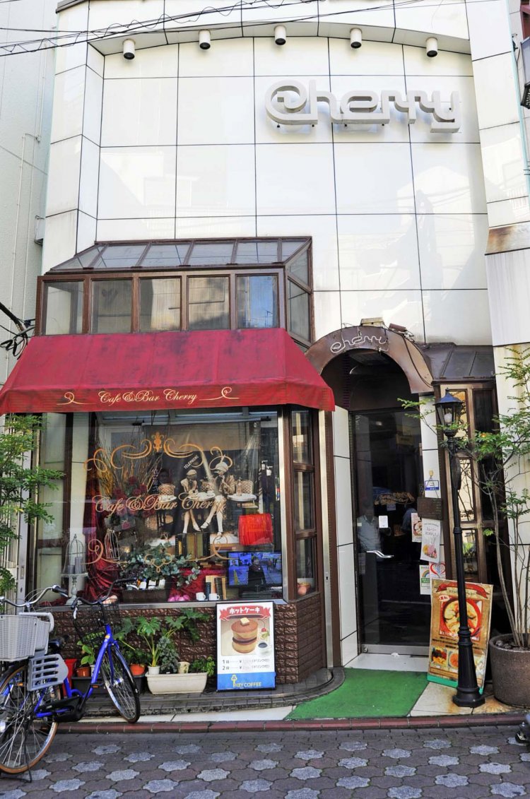 店頭には自転車も置かれている。これも地域に愛される店の証拠だ。