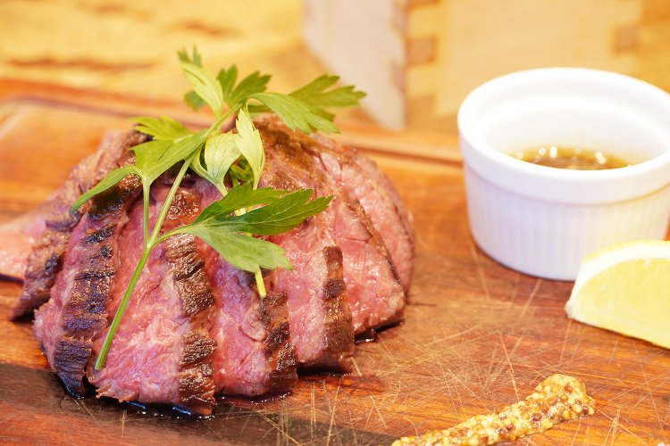 2〜3人でシェアしても十分なボリュームだ。