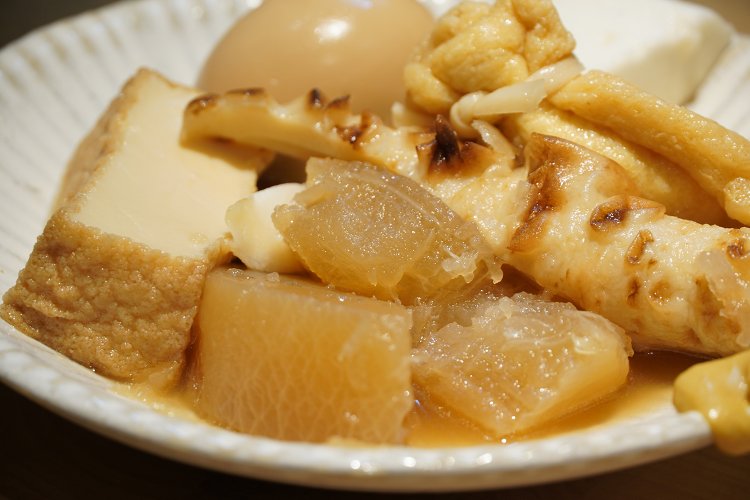 大根を割ってみると、中まで出汁の色が染み込んでいた。