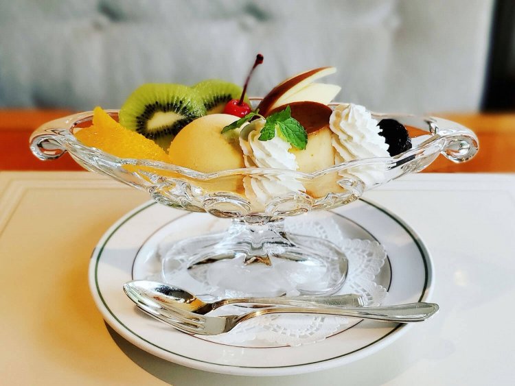 プリン・ア・ラ・モード1485円。