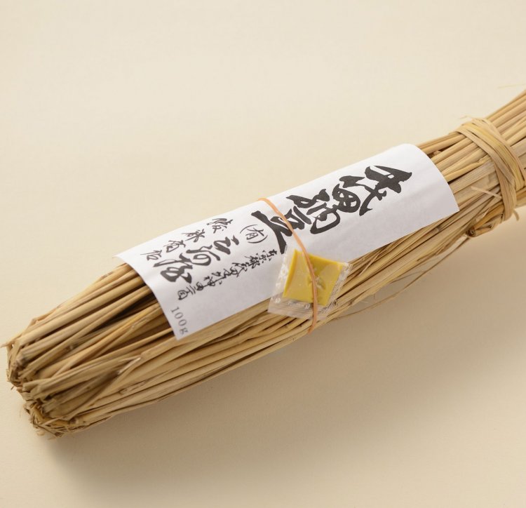 からし付きで1個280円。消費期限は冷蔵庫で1週間。