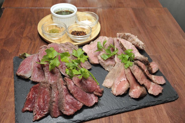 「お肉3種盛り合わせ」はクラフトビールととも是非とも味わいたい。