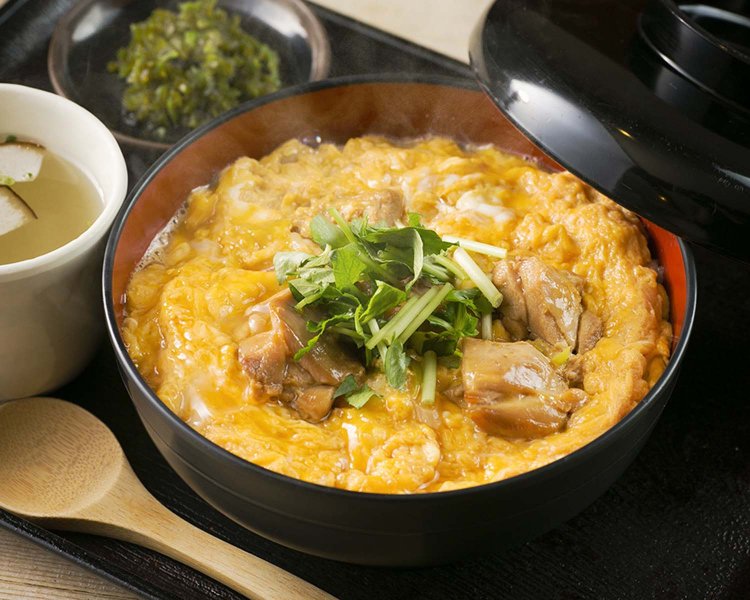 フワッとした仕上がりの親子丼。