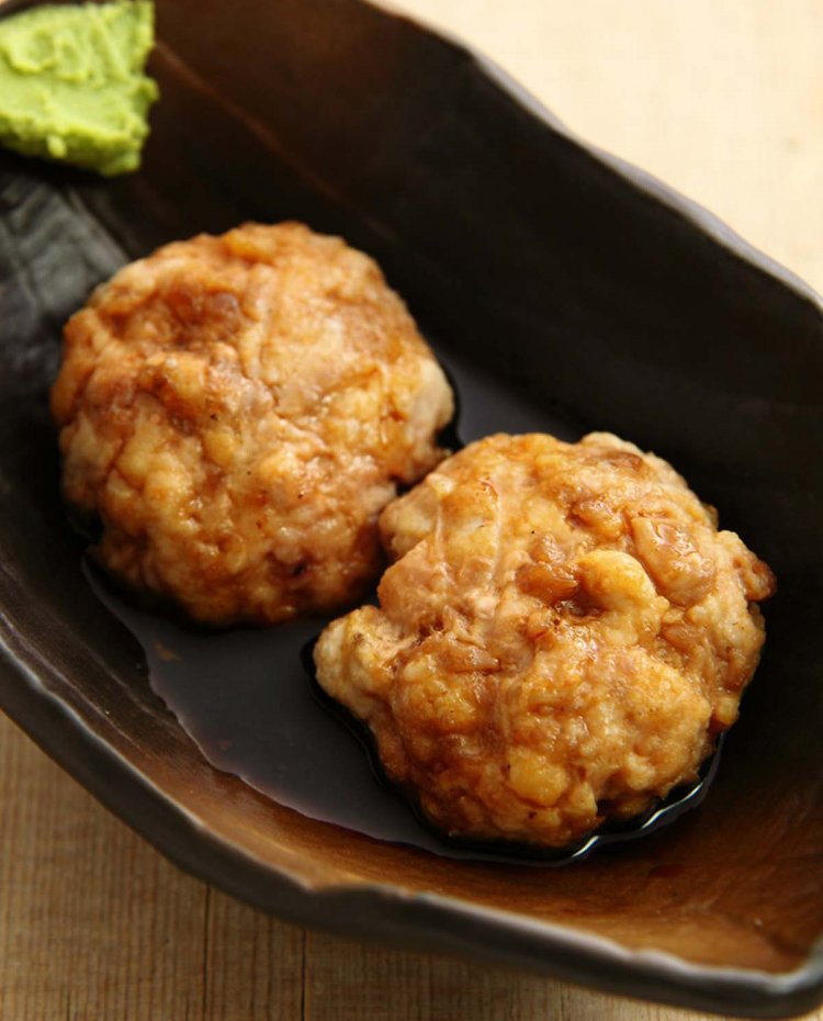 ハンバーグのような「たたき」2個490円。