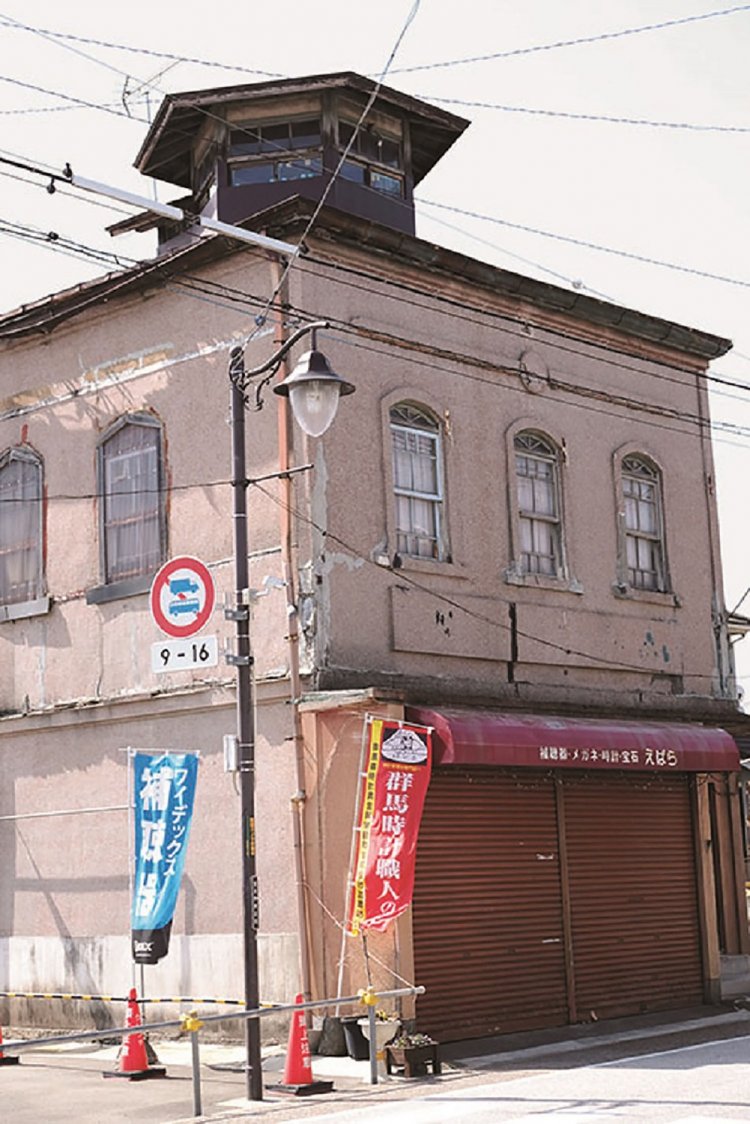 上部に火の見櫓のある『江原時計店』。昭和6年（1931）築。