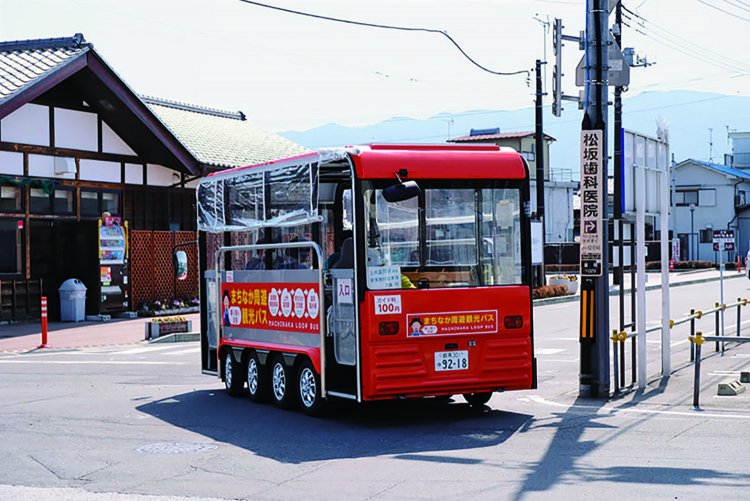 駅から街中の見どころを巡り製糸場まで走る 「まちなか周遊観光バス」。
