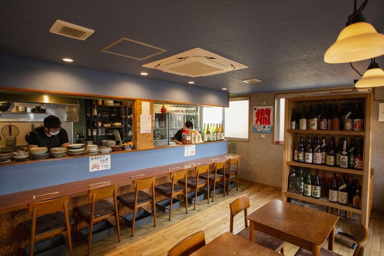 カフェのように明るい店内。