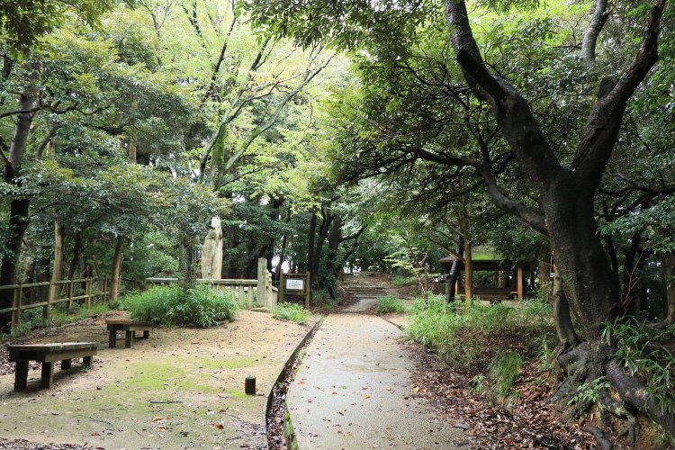 月見御殿。先端部（写真奥）のほうが一段高くなっている。