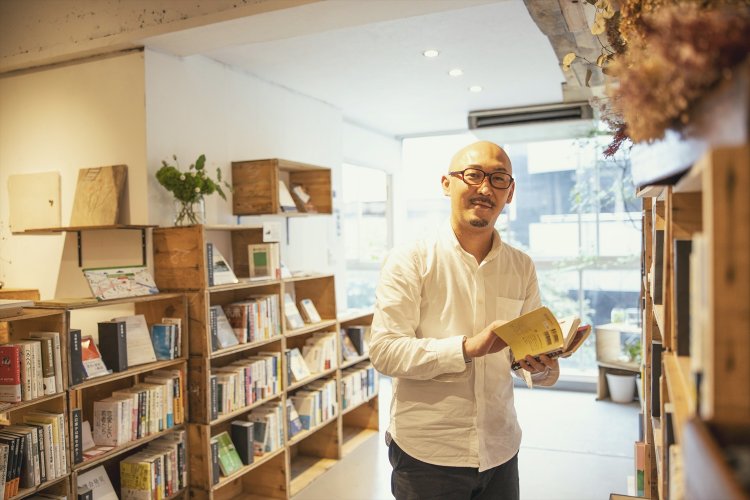 店主の片山淳之介さんは、かつて御茶ノ水でりんご専門店を営んでいた。