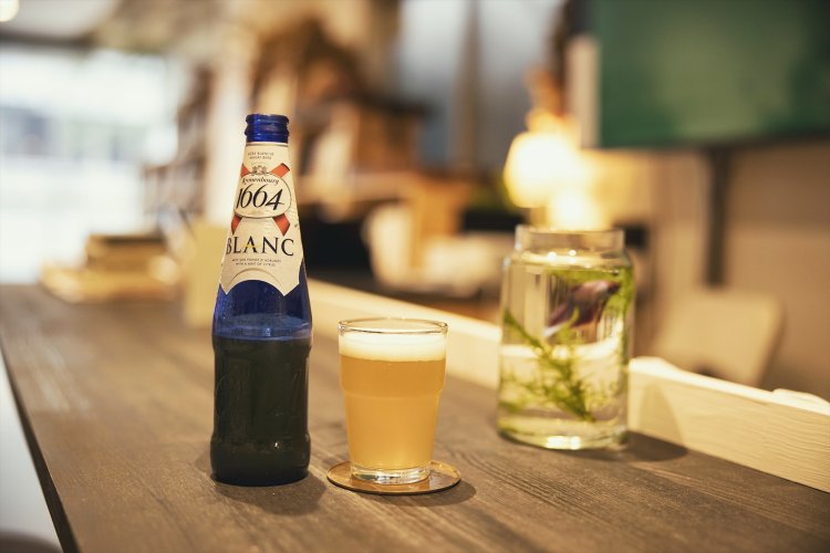 オレンジピールがきいたフランスのビール600円。