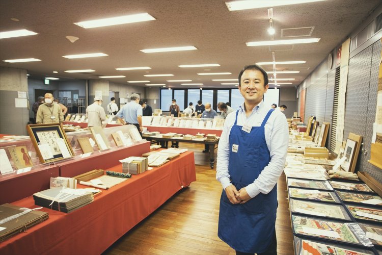 「出品は当日まで受け付けます」と運営の諏訪さん。