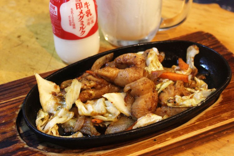 ホルモン炒め600円。