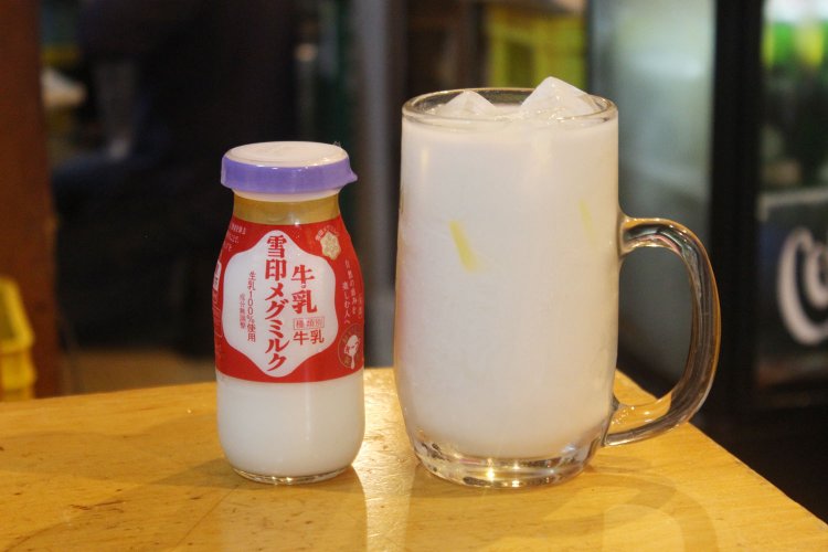 「全てをハイにする」第11弾！ 板橋『北海 三四郎』の牛乳ハイから、ローカル酒の愛され方を学ぶ