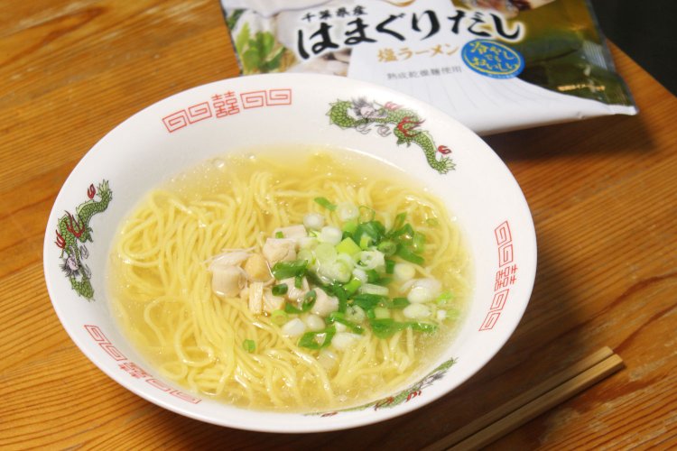 魚介感をアップさせるべく、缶詰の貝柱をトッピング。