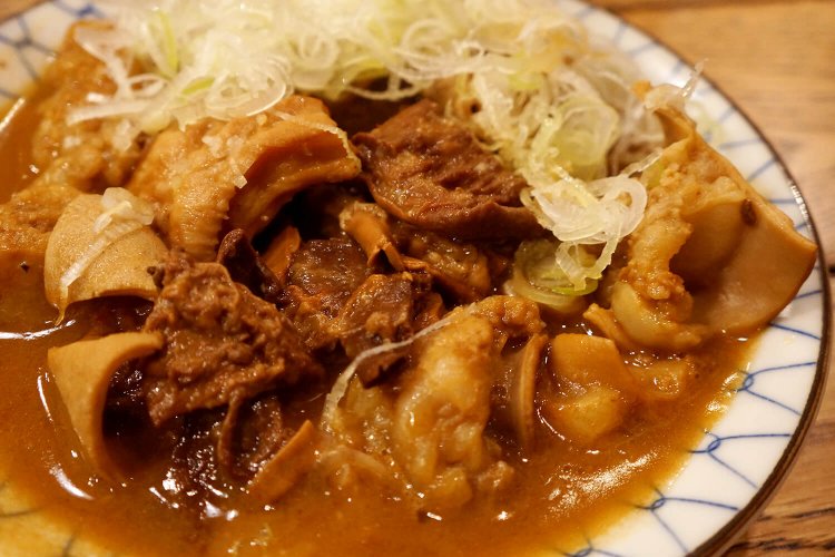 思わず下町の老舗で飲んでいると錯覚してしまう。